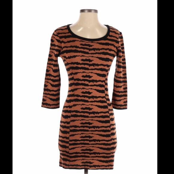 VENUS Dresses & Skirts - Venus tiger print bodycon sweater dress, size xs